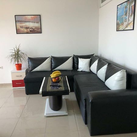 Apartmani Dini 울친 외부 사진