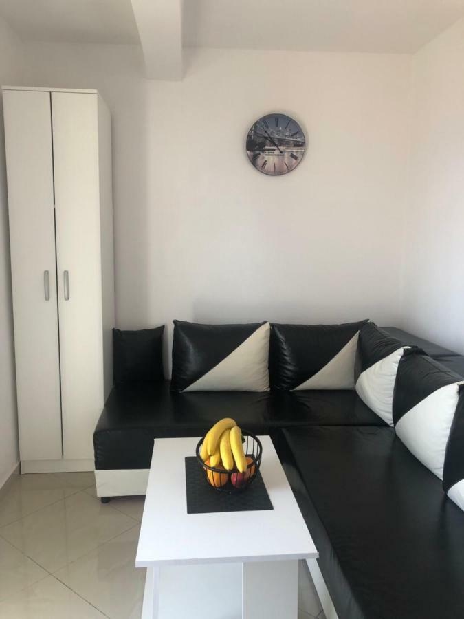 Apartmani Dini 울친 외부 사진