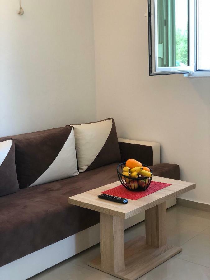 Apartmani Dini 울친 외부 사진