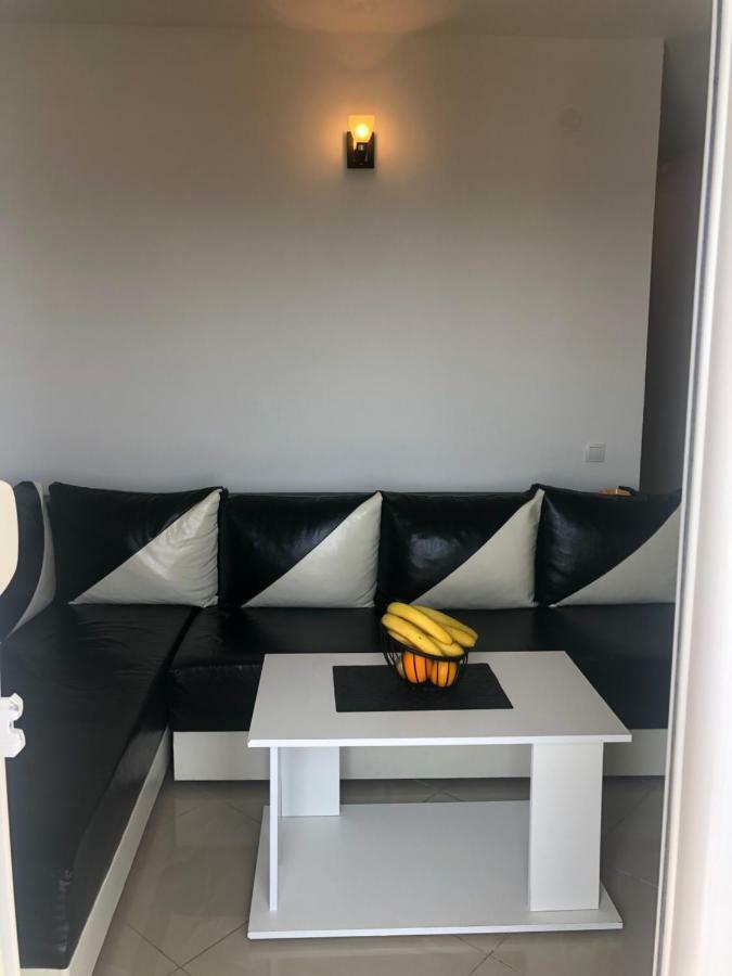 Apartmani Dini 울친 외부 사진